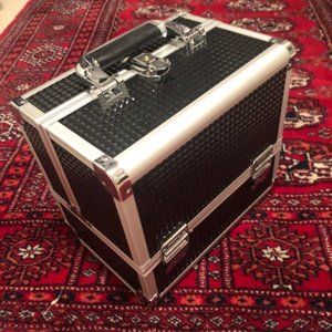 Professional makeup case with lock